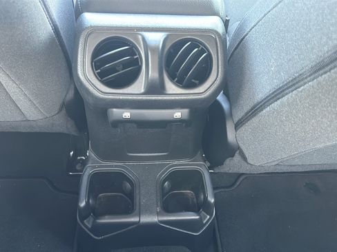 Used 2024 Jeep Gladiator Sport AWD/4WD image 21