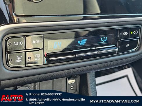 Used 2018 Toyota Corolla LE image 15