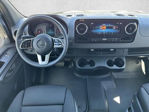 Used 2024 Mercedes-Benz Sprinter 2500 image 16