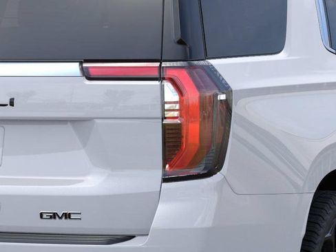 New 2026 GMC Yukon Denali w/ Denali Reserve Package AWD/4WD image 11