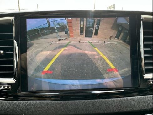 Used 2024 Chrysler Pacifica Touring-L image 21