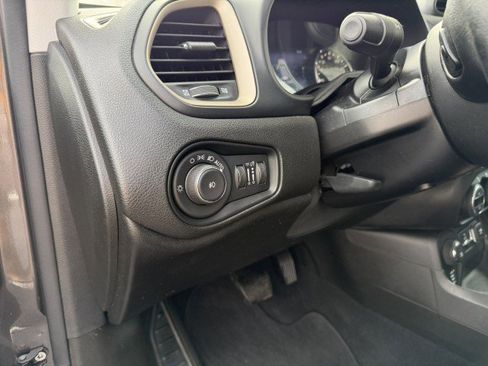 Used 2016 Jeep Renegade Limited image 14