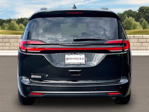 New 2026 Chrysler Pacifica Select image 4