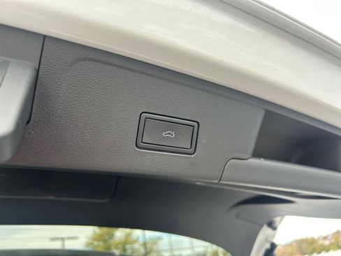 Used 2024 Volkswagen Atlas Cross Sport SE image 8