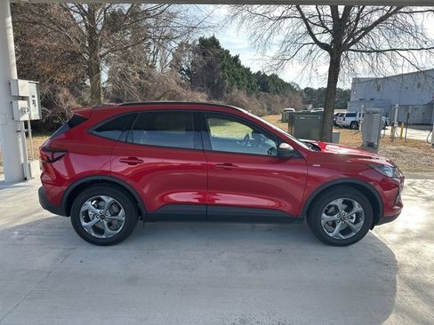 Used 2025 Ford Escape ST-Line image 2