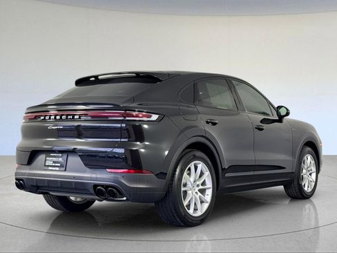 Certified 2025 Porsche Cayenne Coupe image 8