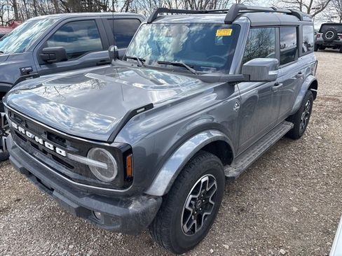 Used 2023 Ford Bronco Outer Banks image 2
