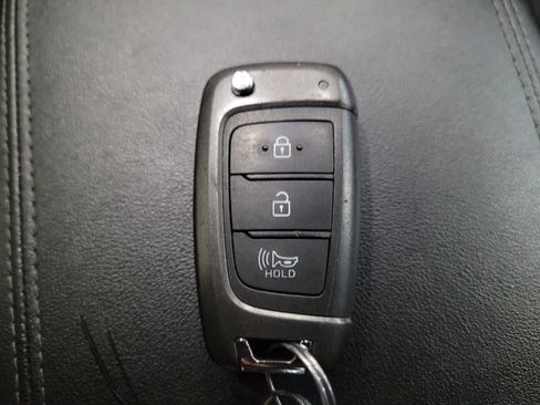 Used 2021 Hyundai Elantra SE FWD image 32