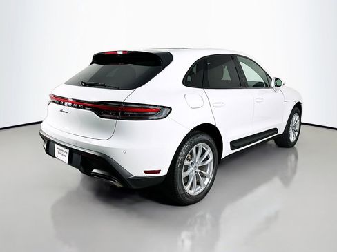 Used 2025 Porsche Macan image 9