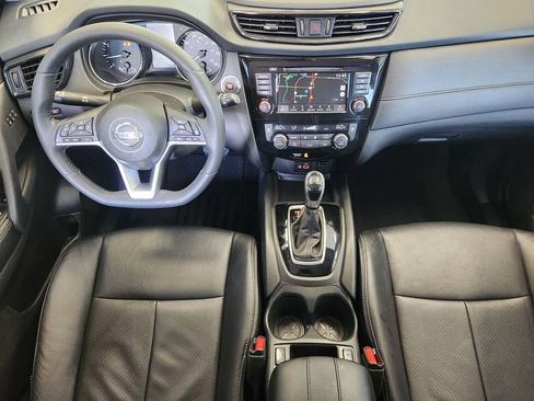 Used 2018 Nissan Rogue SV w/ Premium Package FWD image 26