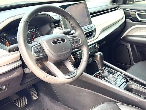 Used 2025 Jeep Compass Limited AWD/4WD image 12