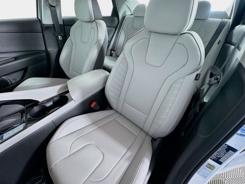 Certified 2025 Hyundai Elantra Limited image 11