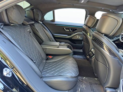 Used 2022 Mercedes-Benz S 580 4MATIC Sedan w/ AMG Line Package image 46
