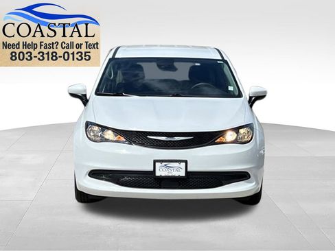 Used 2023 Chrysler Voyager LX FWD image 2