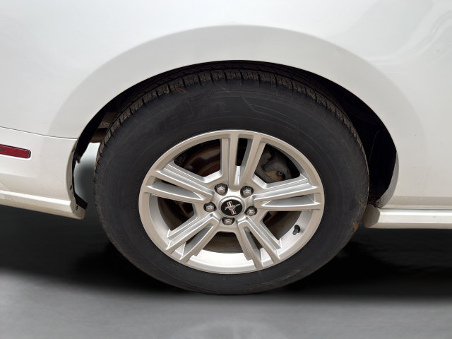 Used 2014 Ford Mustang Convertible RWD image 22