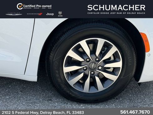 Used 2025 Chrysler Pacifica Select FWD image 9