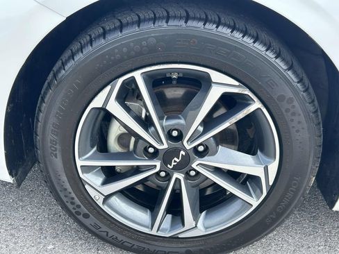Used 2024 Kia Forte LXS w/ LXS Technology Package FWD image 9