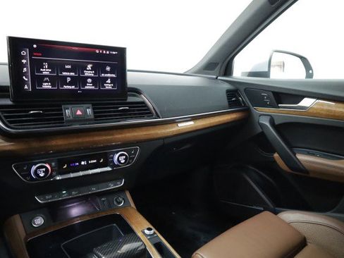 Used 2022 Audi Q5 e Premium Plus image 15