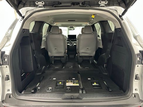 Used 2025 Toyota Sienna XLE image 53