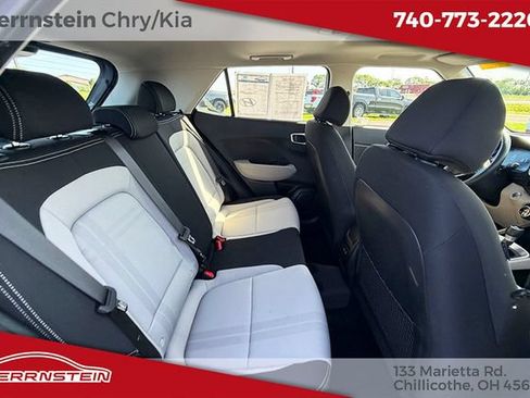 Used 2024 Hyundai Venue SEL FWD image 22