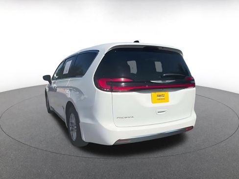 Used 2025 Chrysler Pacifica Select FWD image 11