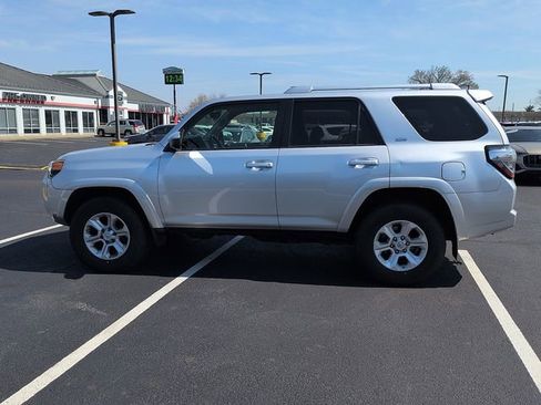 Used 2015 Toyota 4Runner SR5 image 4