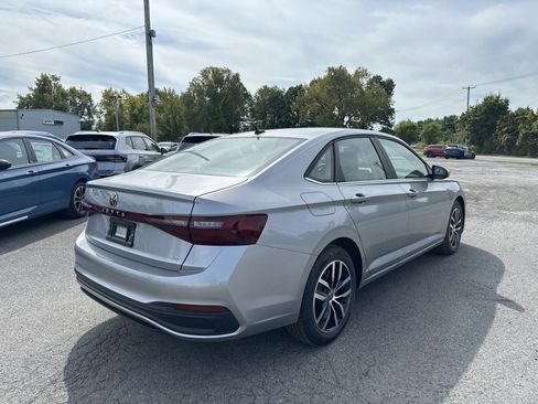 New 2025 Volkswagen Jetta SE image 6