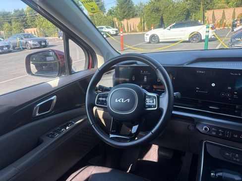 Used 2026 Kia Carnival FWD image 37
