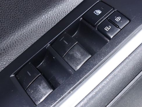 Used 2021 Toyota Highlander XLE image 26