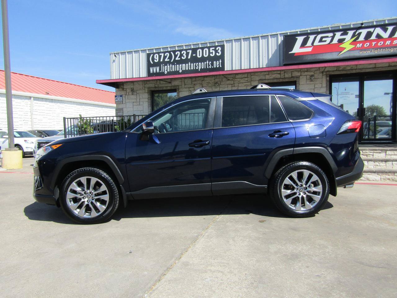 Used 2021 Toyota RAV4 XLE Premium FWD image 2