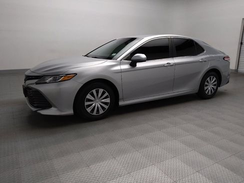 Used 2018 Toyota Camry L image 2