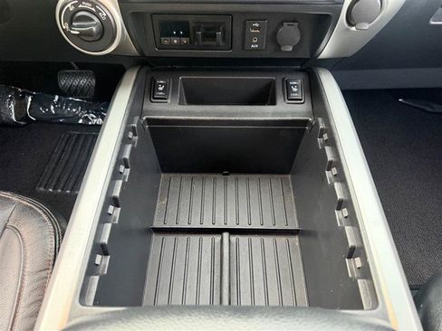 Used 2016 Nissan Titan SL AWD/4WD image 24