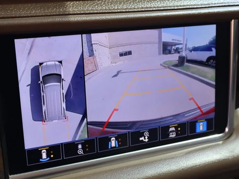 Used 2021 GMC Yukon Denali w/ Denali Premium Package AWD/4WD image 9