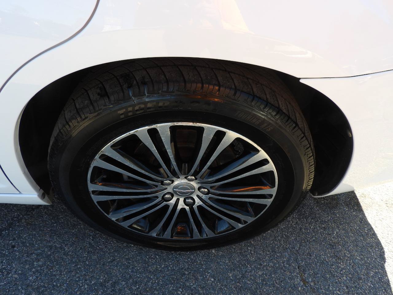 Used 2012 Chrysler 300 S AWD/4WD image 21