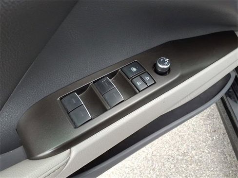 Used 2022 Toyota Camry XSE image 28