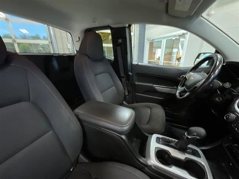 Used 2022 Chevrolet Colorado LT w/ Fleet Safety Package image 19