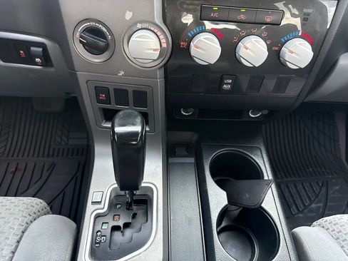 Used 2011 Toyota Tundra 4x4 CrewMax w/ SR5 Pkg image 15