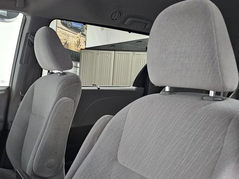 Used 2016 Toyota Sienna LE FWD image 10