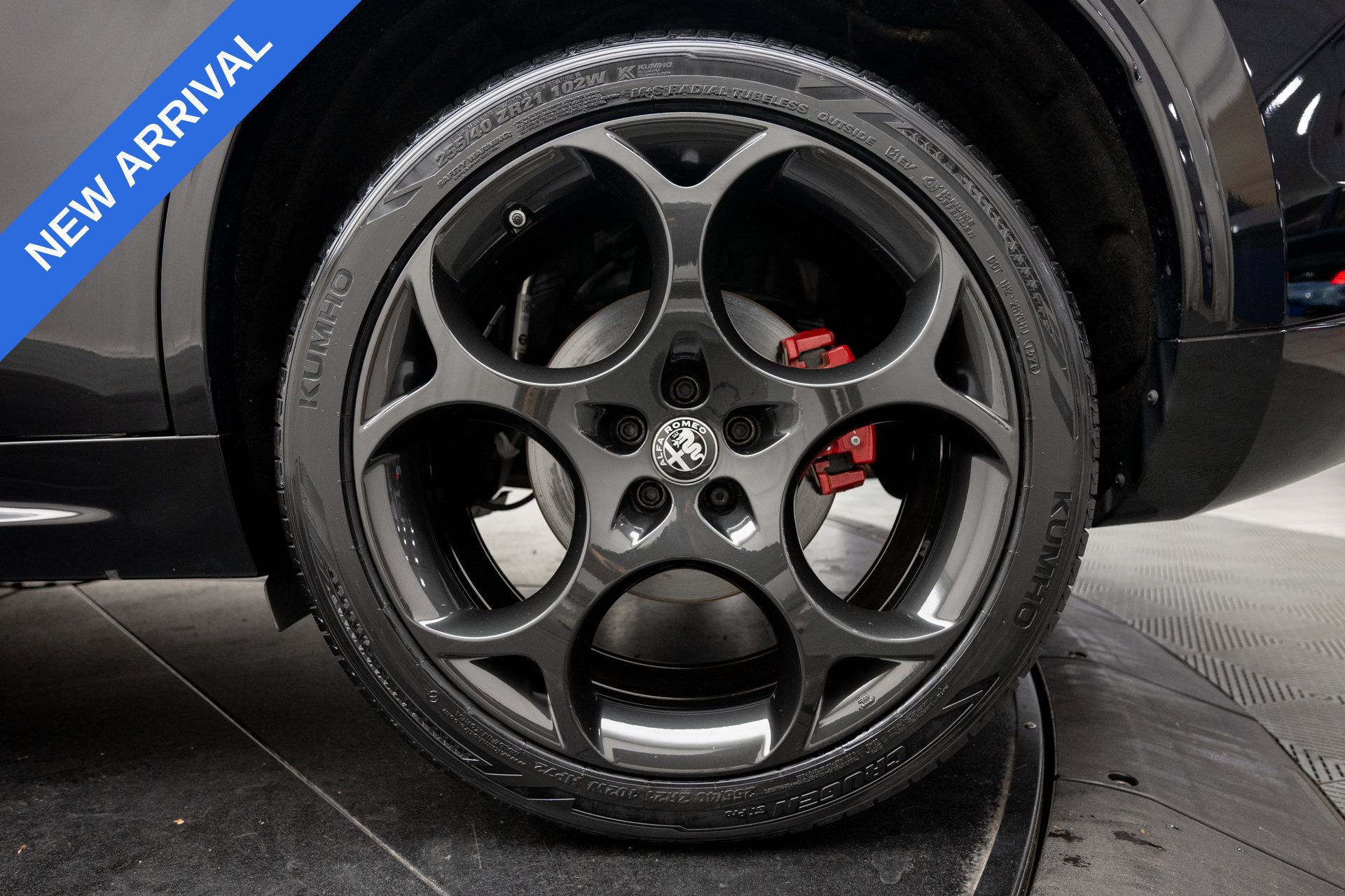Used 2023 Alfa Romeo Stelvio Veloce AWD/4WD image 36