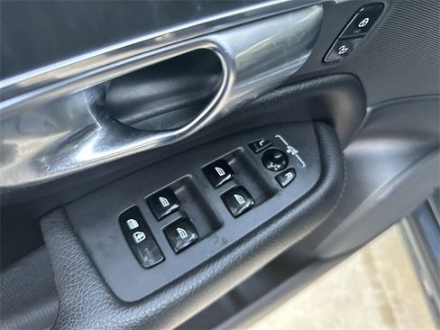 Used 2020 Volvo XC90 T5 Momentum image 15