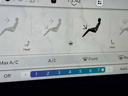 Used 2024 Jeep Wrangler Unlimited w/ Convenience Group image 32