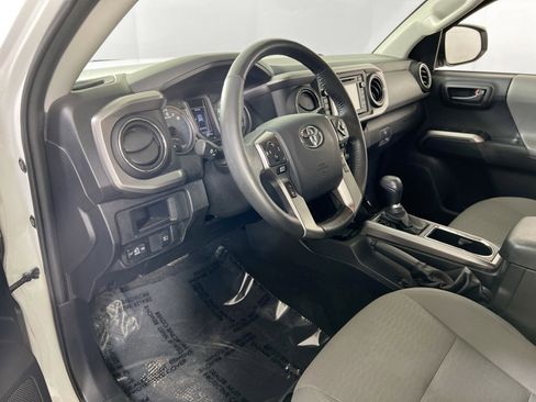 Used 2018 Toyota Tacoma SR5 image 9