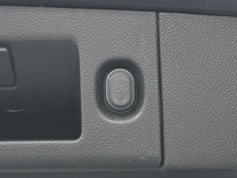 Used 2018 Chevrolet Tahoe LT RWD image 21