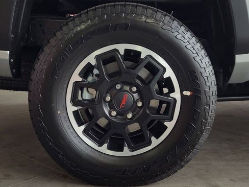 New 2024 Toyota Tacoma TRD Off-Road w/ TRD Off Road Upgrade Package AWD/4WD image 4