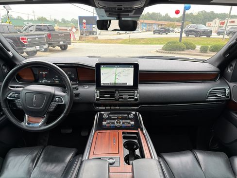 Used 2019 Lincoln Navigator Reserve AWD/4WD image 13
