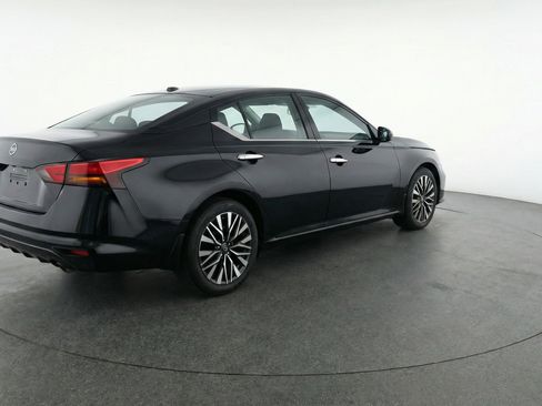 Used 2025 Nissan Altima 2.5 SV image 9