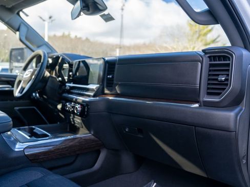 Used 2024 GMC Sierra 2500 SLE w/ SLE Convenience Package image 12