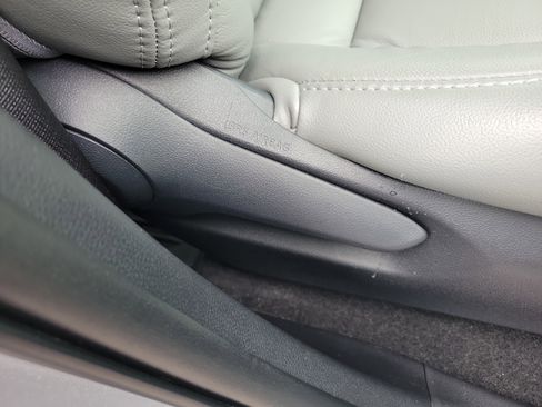 Used 2023 Toyota RAV4 SE image 9