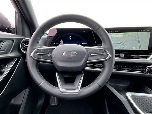 New 2026 Chevrolet Equinox LT FWD image 17
