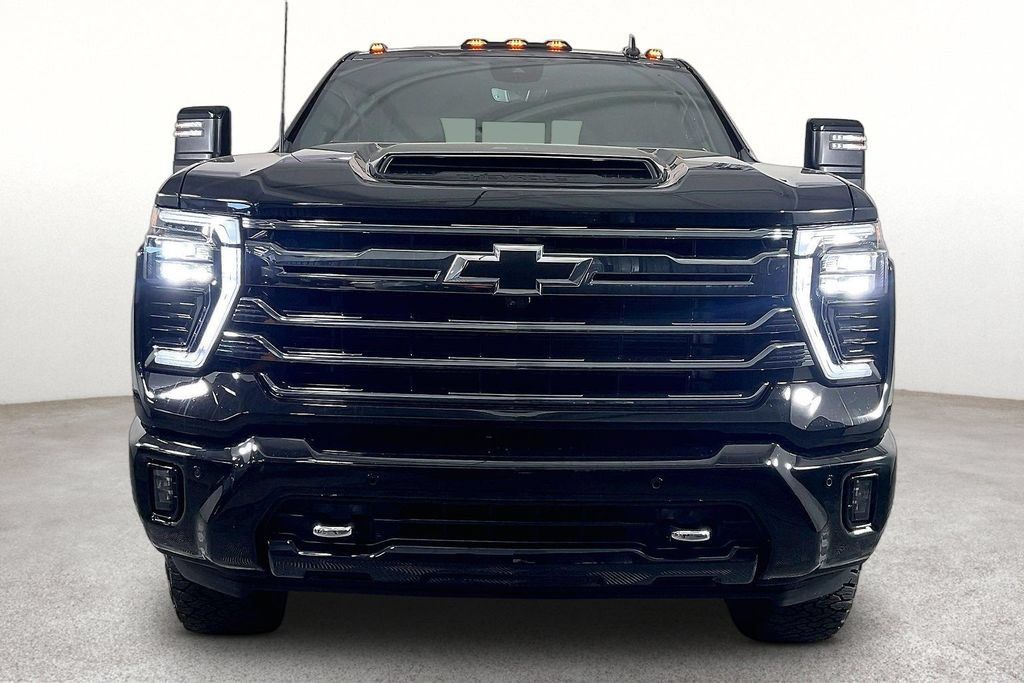 Used 2024 Chevrolet Silverado 2500 High Country w/ High Country Premium Package AWD/4WD image 4